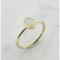 Gold ring with precious opal