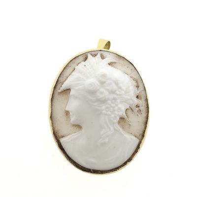 Image 1 of Gold brooch/pendant with cameo