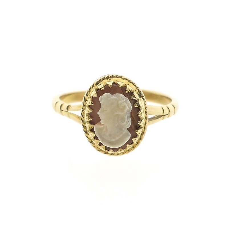 Image 2 of Vintage gold ring with cameo