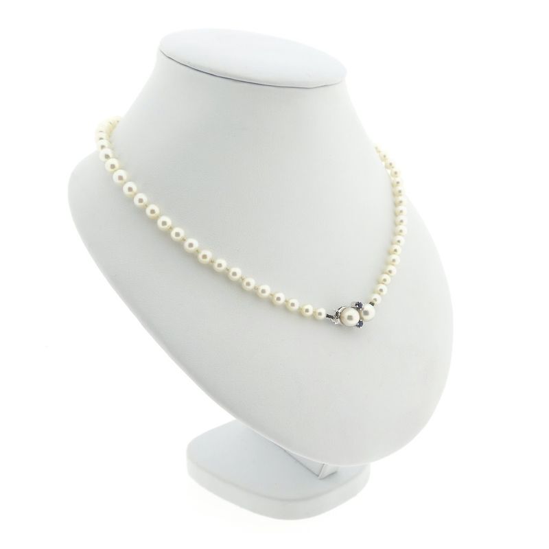 Image 5 of Pearl necklace with white gold clasp and sapphire | 49 cm