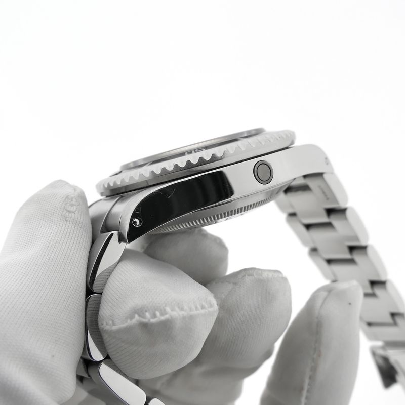 Image 13 of Rolex Sea Dweller 40mm 16600; Automatic diving watch