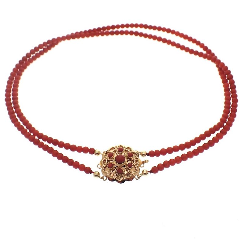 Image 7 of Blood coral bead necklace with gold clasp; Antique | 36 cm