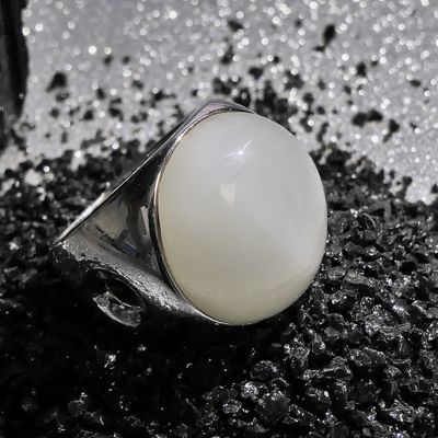 Image 2 of White gold robust ring with moonstone and diamond
