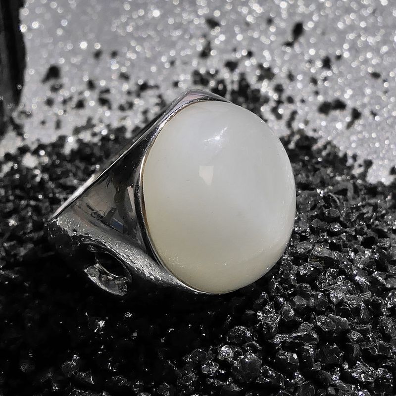 Image 2 of White gold robust ring with moonstone and diamond