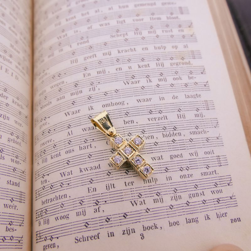 Image 4 of Gold cross with zirconia