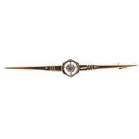 Gold brooch with diamond; 0.10 ct.