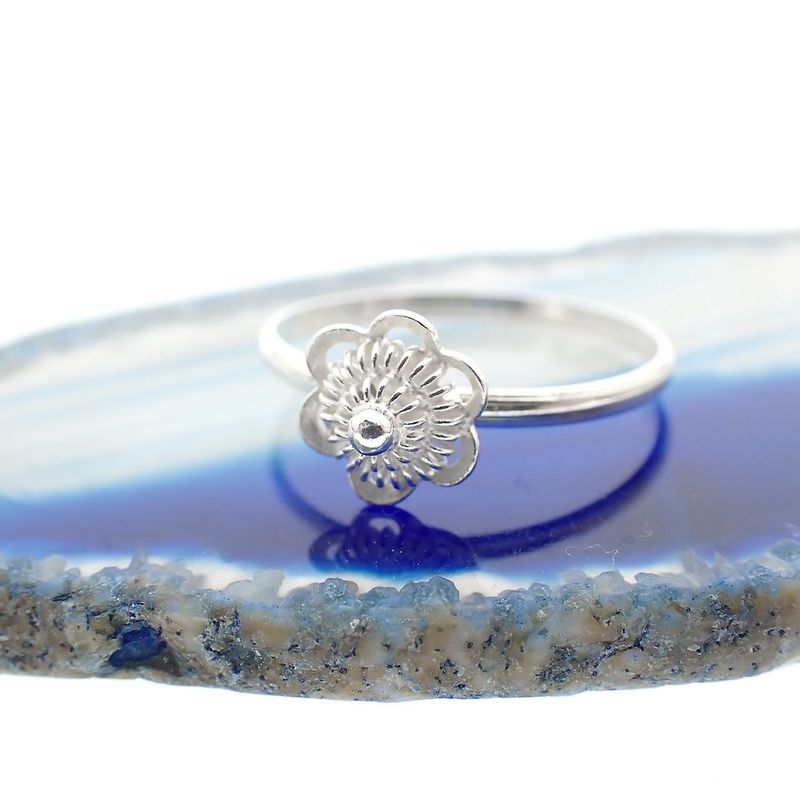 Image 6 of Silver ring with Zeeland button