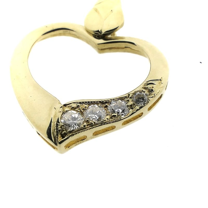 Image 3 of Gold pendant of a heart with diamonds; 0.11 ct.