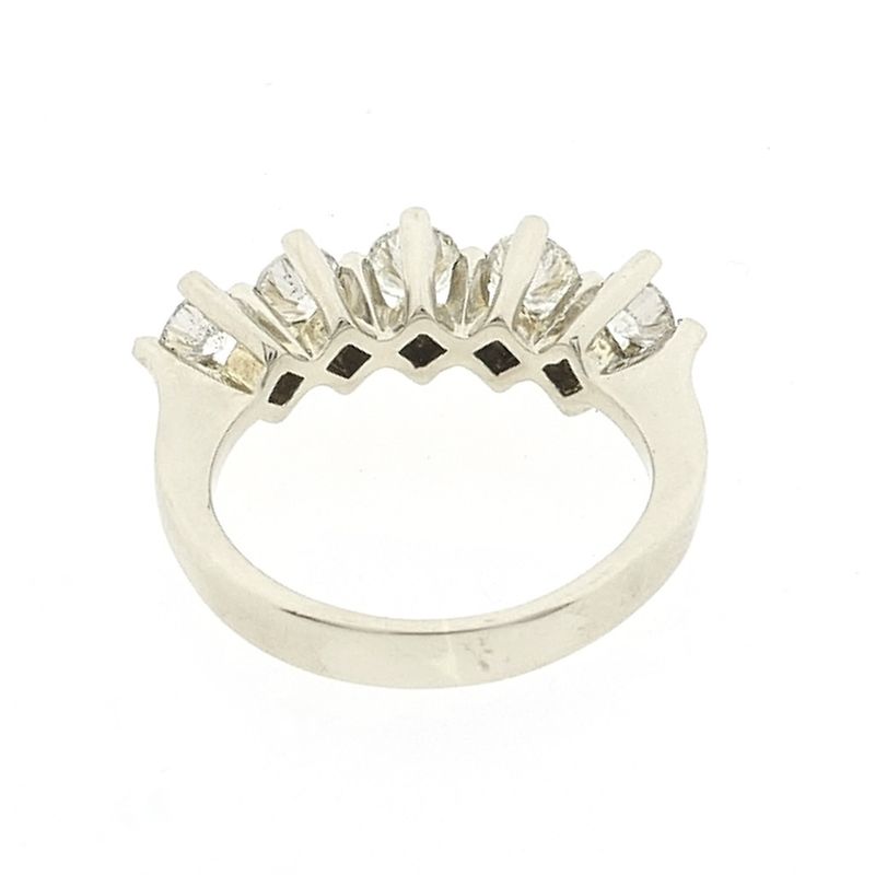Image 5 of 18-karat white gold ring with diamonds | 1.00 ct.