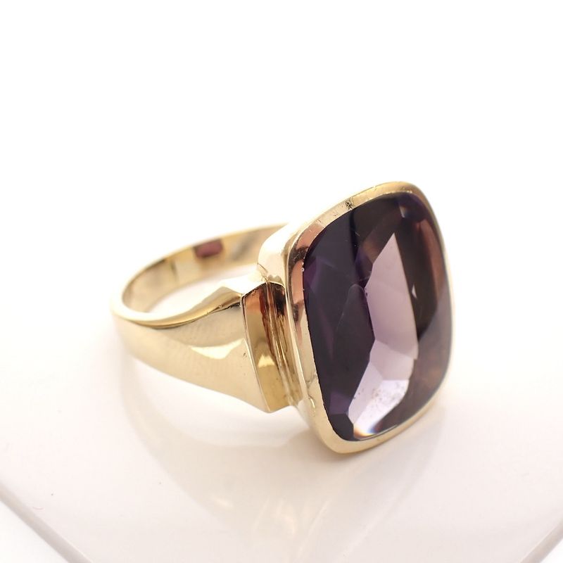 Image 1 of Gold men's ring with synthetic sapphire