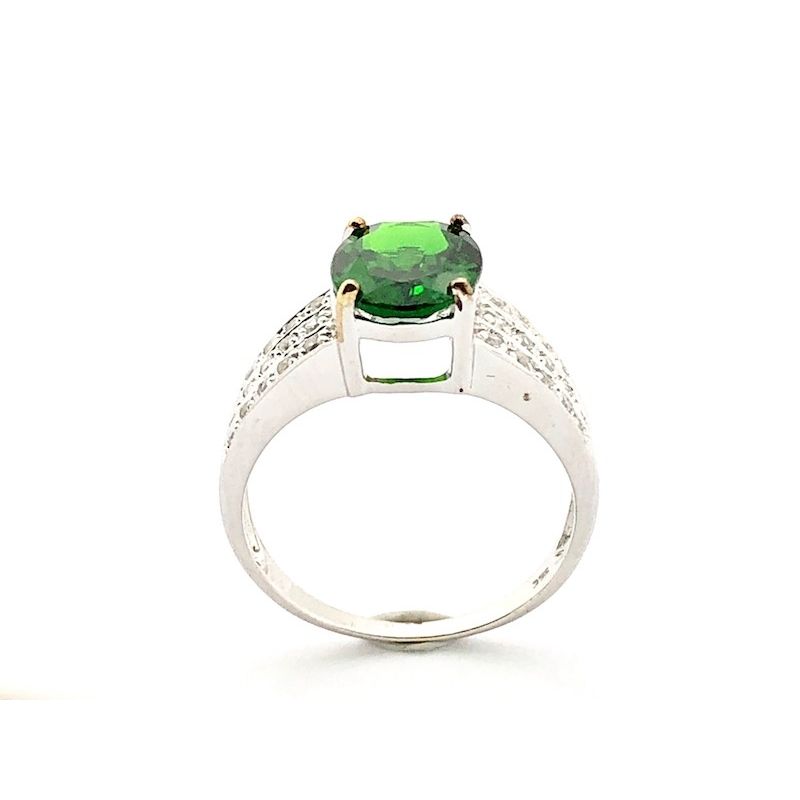 Image 4 of 9 carat ring with a green zirconia and zirconia
