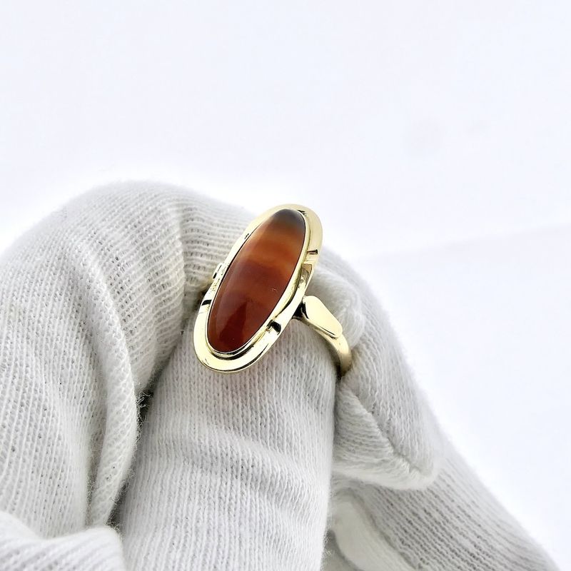 Image 4 of Vintage gold ring with carnelian bandagate