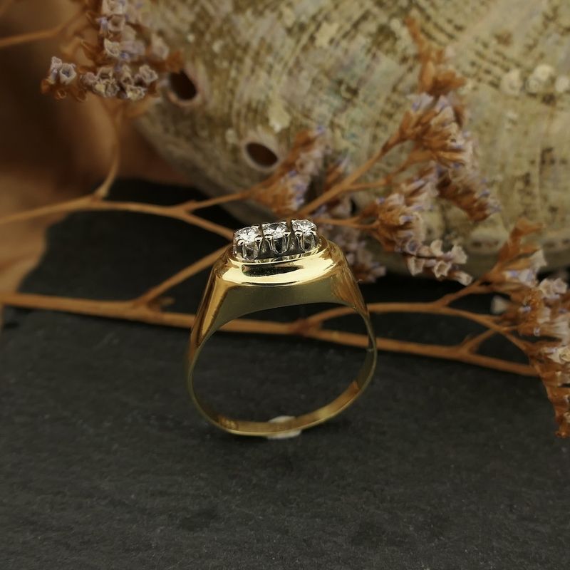 Image 2 of Gold ring with diamonds; 0.15 ct.