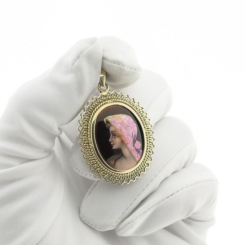 Image 6 of Gold pendant with Enamel D'Art portrait