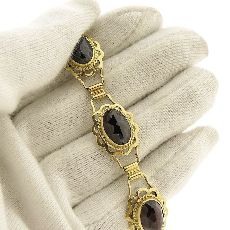 Image 8 of Vintage/antique gold boat bracelet with garnet | 19 cm