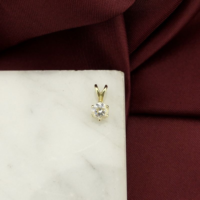 Image 2 of Gold pendant with zirconia