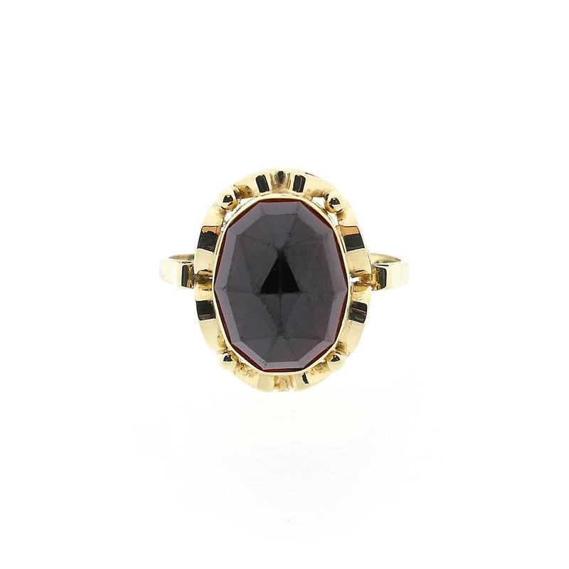 Image 3 of Vintage gold ring with garnet