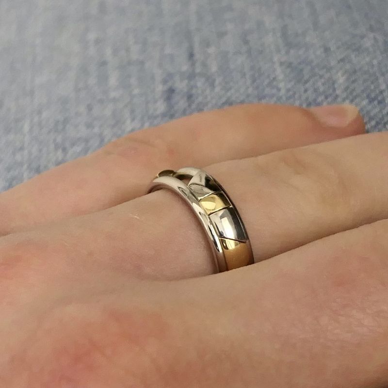 Image 9 of Two-tone gold sliding ring with palladium