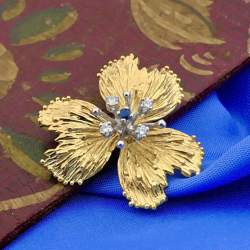 Image 5 of Gold brooch with sapphire and diamond; 0.20 ct.
