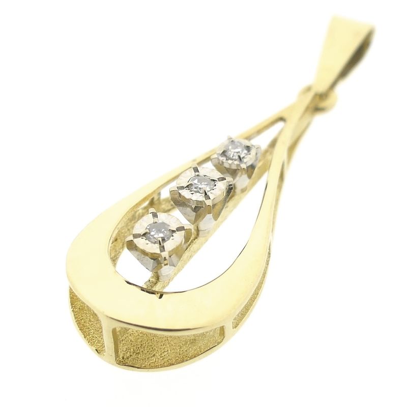 Image 9 of Gold pendant with diamond; 0.03 ct.