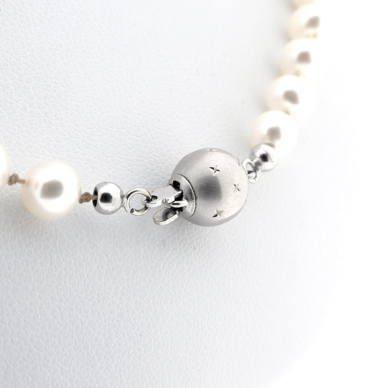 Image 3 of Pearl necklace with white gold clasp