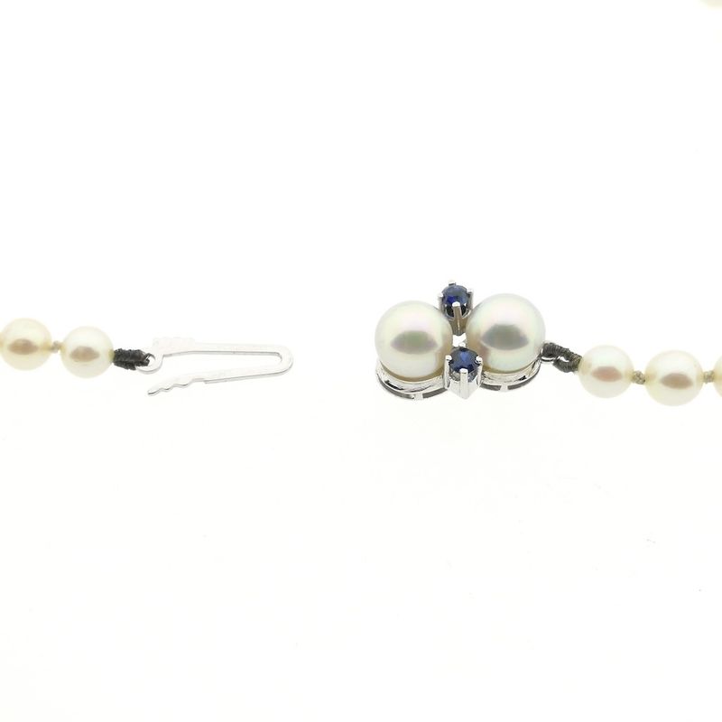 Image 9 of Pearl necklace with white gold clasp and sapphire | 49 cm