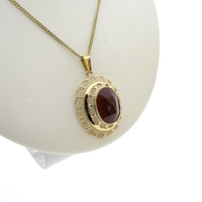 Image 2 of Vintage gold pendant with garnet