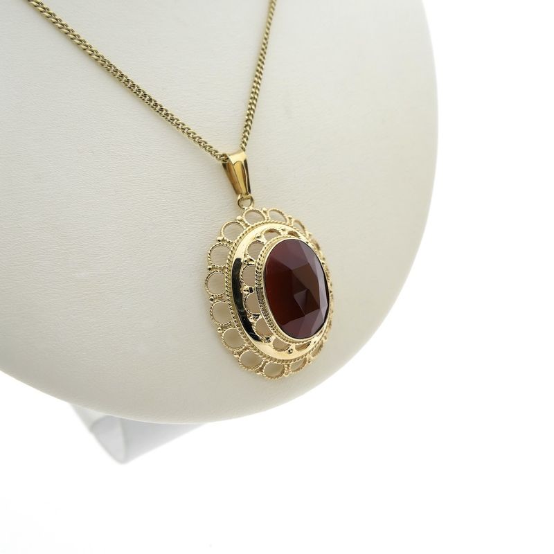 Image 2 of Vintage gold pendant with garnet