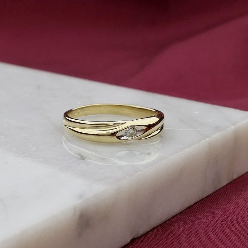 Image 2 of Gold solitaire ring with diamond; 0.04 ct.