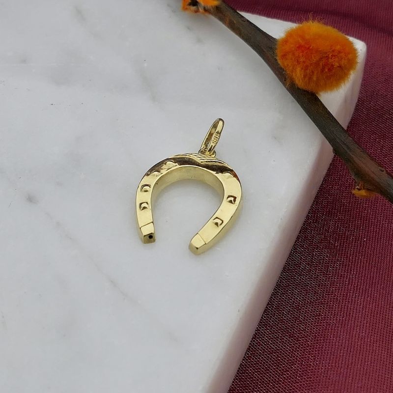 Image 2 of Gold horseshoe pendant