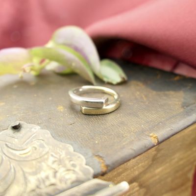 Two-tone gold ladies ring Image 2 of Two-tone gold ladies ring