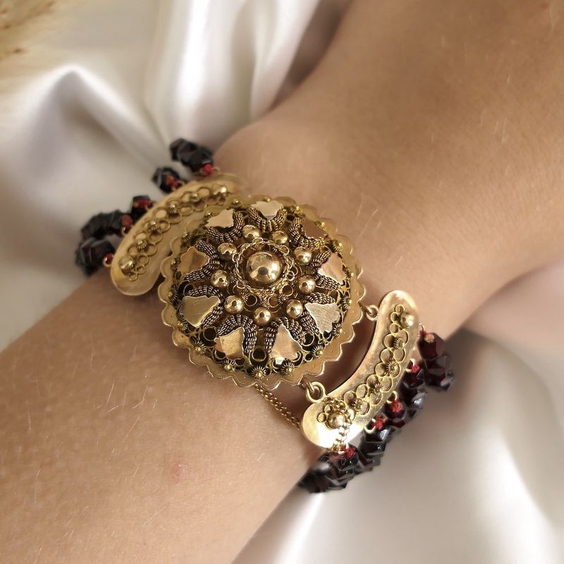 Image 8 of Antique glass bead bracelet with gold clasp