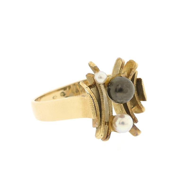 Image 5 of Gold ring with pearls