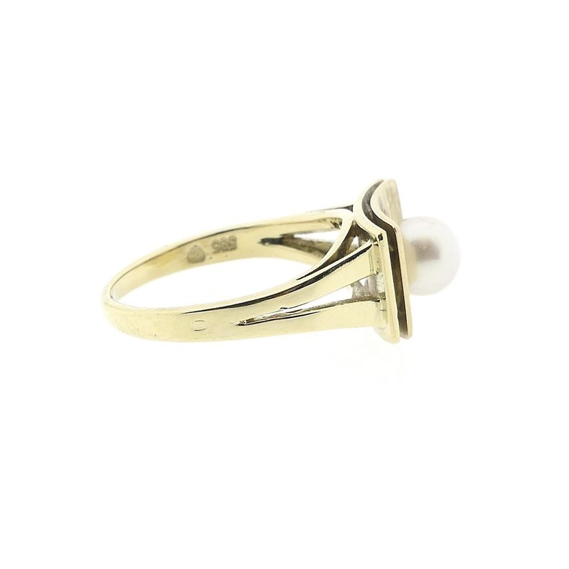 Image 6 of Vintage gold ring with pearl.