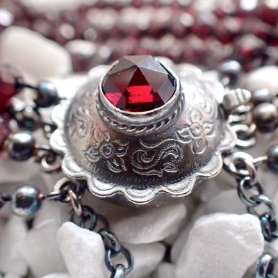 Image 2 of Garnet bead bracelet with silver clasp; Antique | Small size! Ø 49 mm