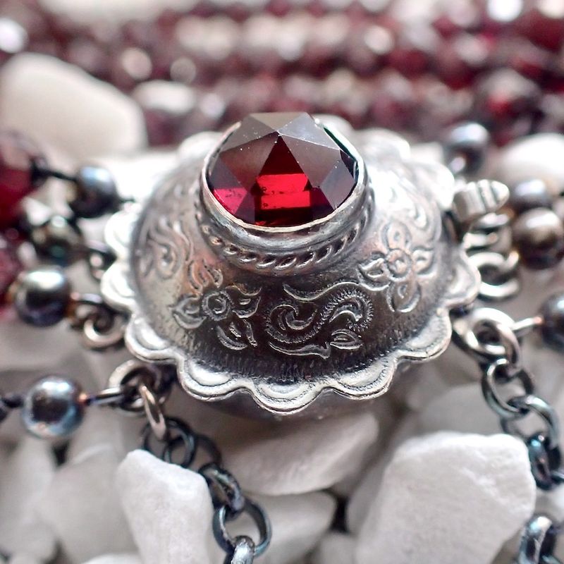 Image 2 of Garnet bead bracelet with silver clasp; Antique | Small size! Ø 49 mm
