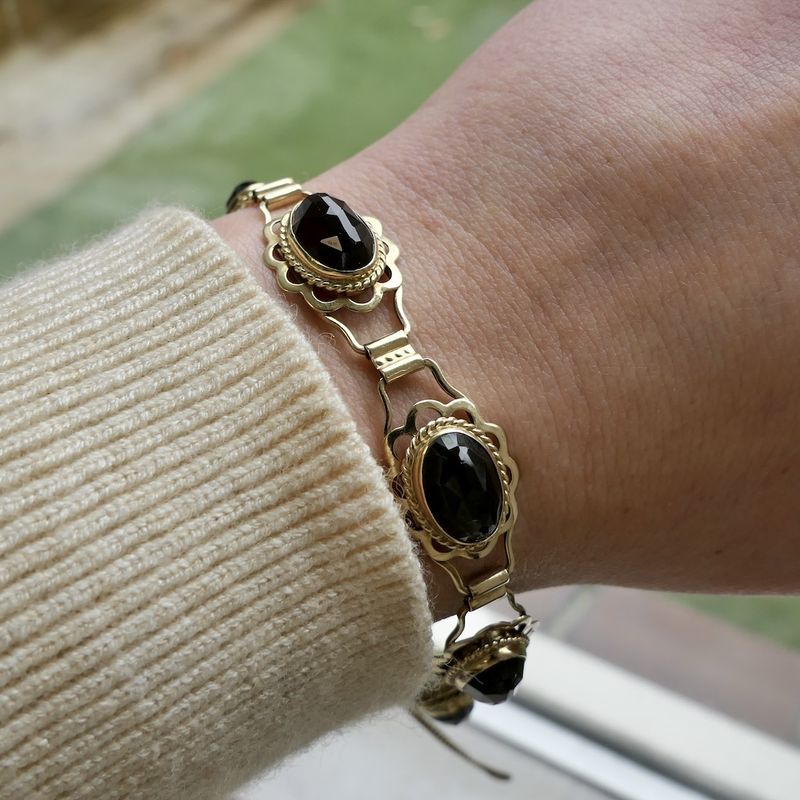 Image 9 of Vintage/antique gold boat bracelet with garnet | 19 cm