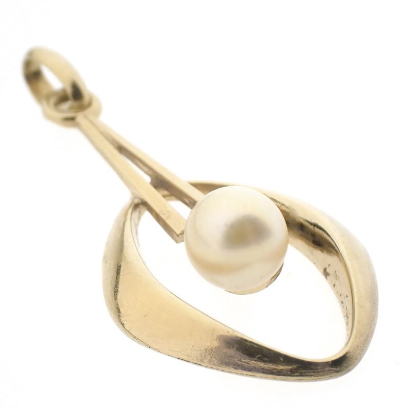 Image 3 of Golden fantasy pendant set with a pearl