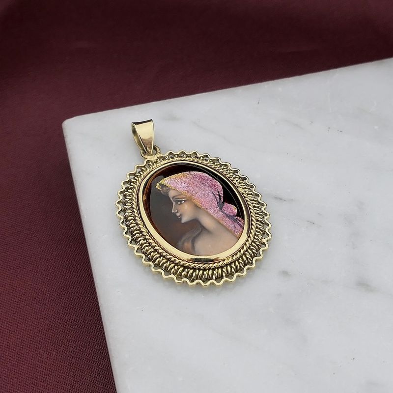 Image 7 of Gold pendant with Enamel D'Art portrait