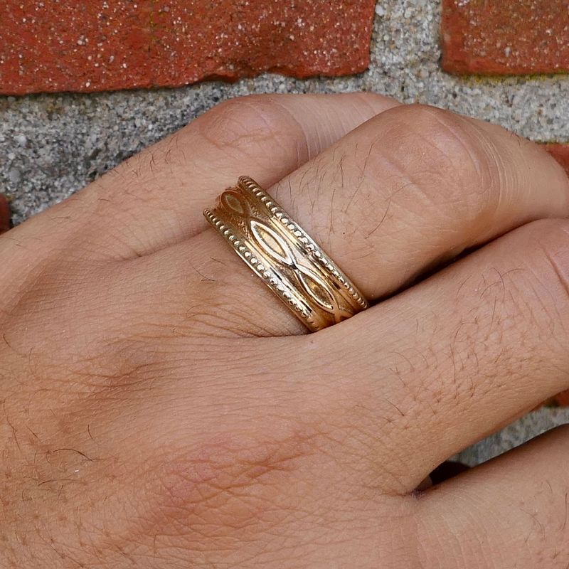 Image 8 of Yellow Gold Men's Ring with Pattern