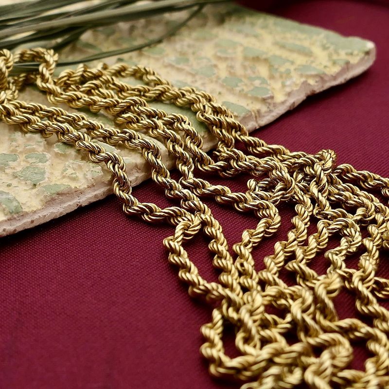 Afbeelding 2 van Gouden gedraaide schakelketting/sautoir | 90 cm 