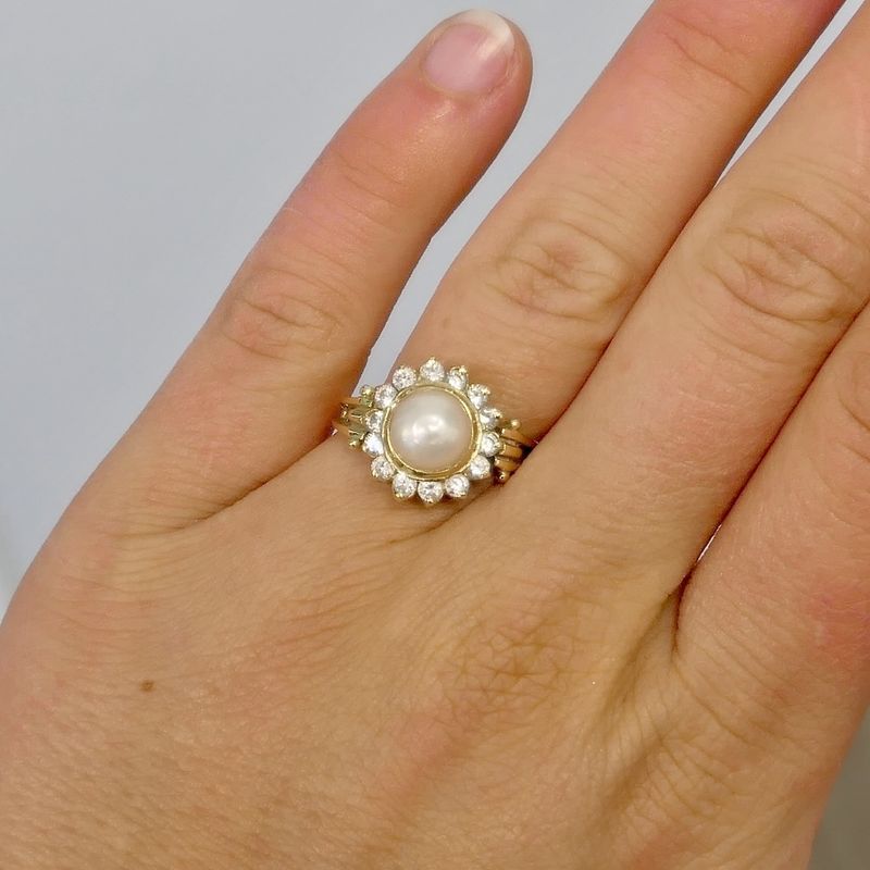 Image 7 of Gold ring with pearl and zirconia