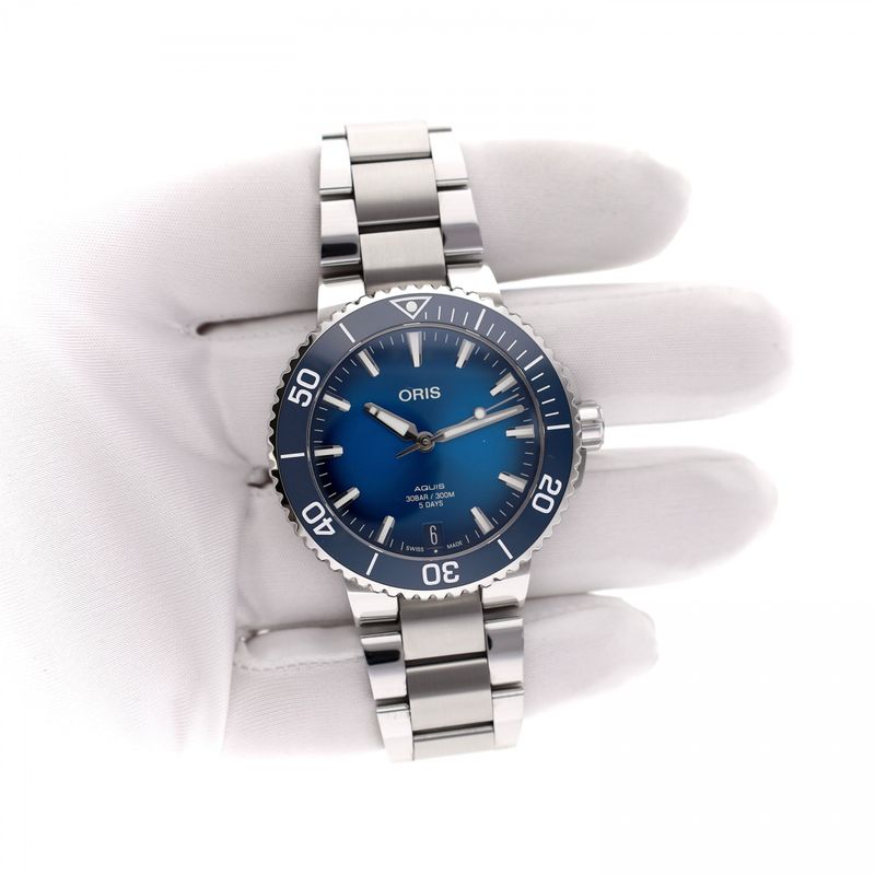 Image 7 of Oris Aquis Date '5-Days' Cal. 400; Automatic Watch