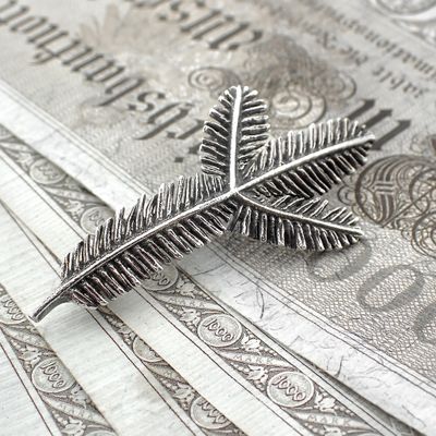 Image 2 of Silver brooch | Needle branch