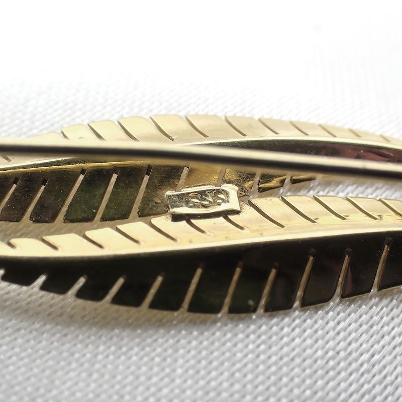 Image 4 of Gold brooch with two feathers
