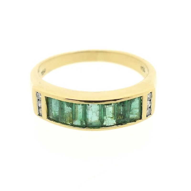 Image 3 of 18-karat gold ring with emerald and diamonds | 0.03 ct.