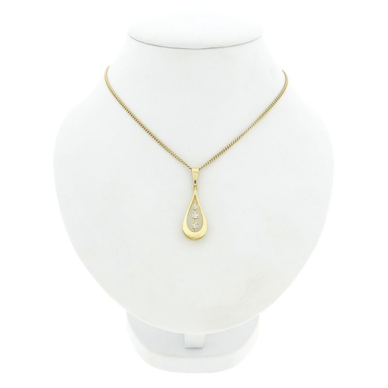 Image 3 of Gold pendant with diamond; 0.03 ct.