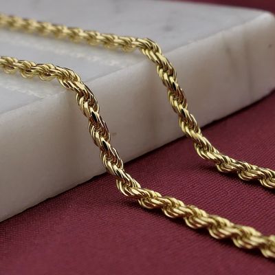 Gold twisted link chain Image 2 of Gold twisted link chain