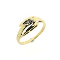 Gold ring with diamond