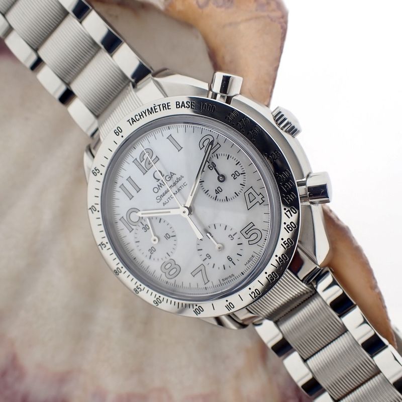 Image 8 of Omega Speedmaster Reduced; Chronograph watch with mother-of-pearl dial
